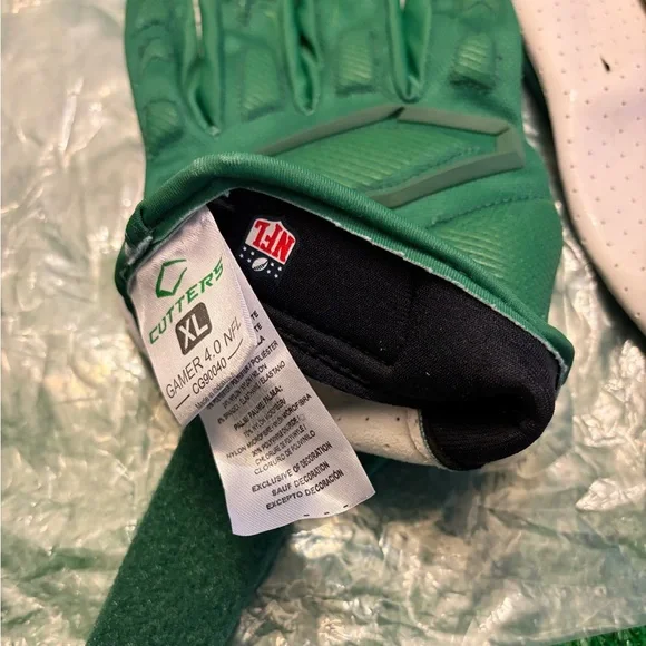 NEW NFL CUTTERS GAMER 4.0 PADDED WR FOOTBALL GLOVES - Picture 2 of 2